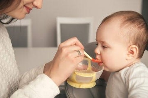Babysitter services in Delhi